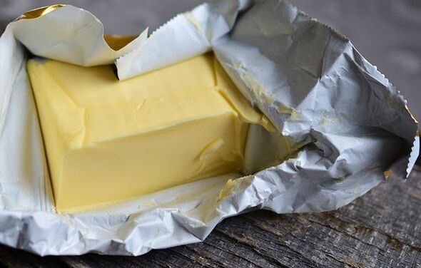 masło na dnę moczanową